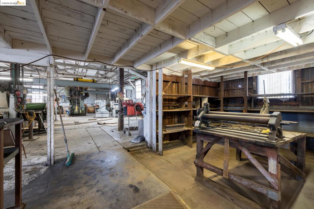 2 17th St Property Photo 13