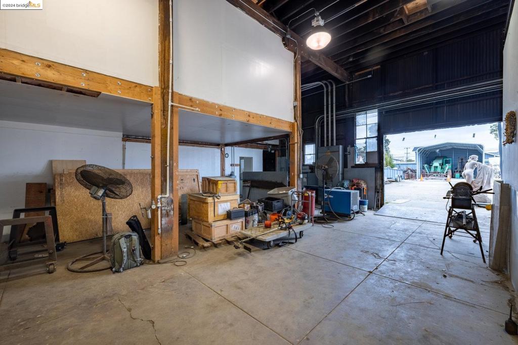 2 17th St Property Photo 14