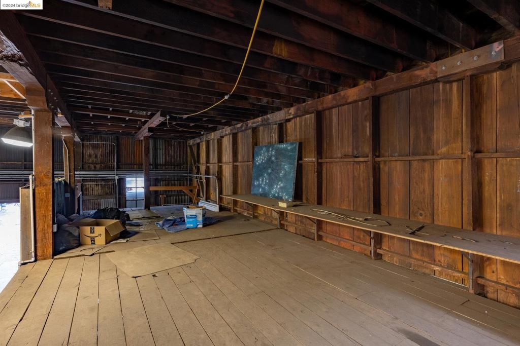 2 17th St Property Photo 16