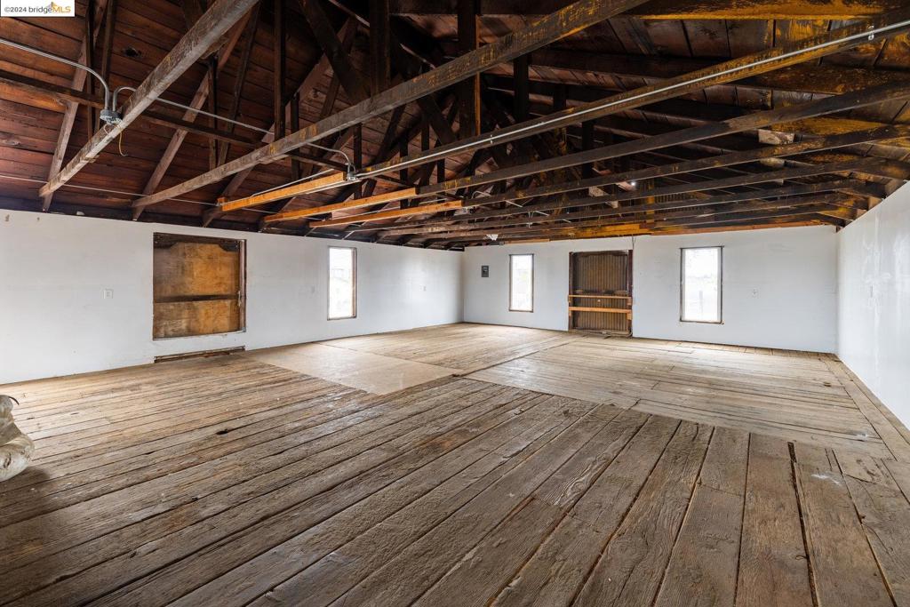 2 17th St Property Photo 18