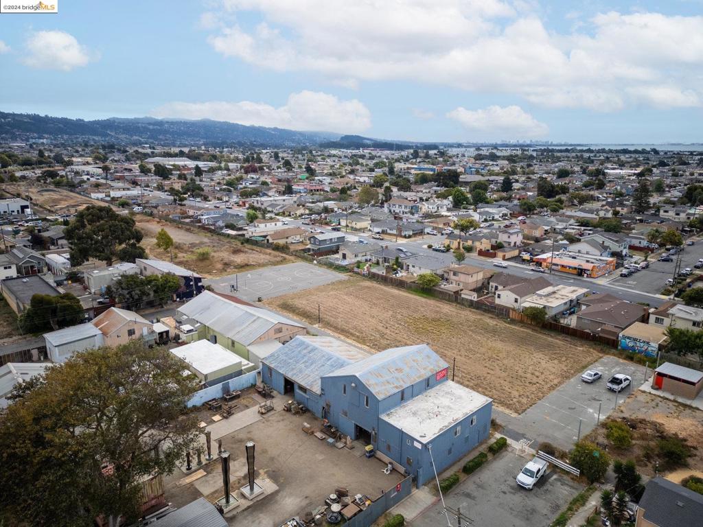 2 17th St Property Photo 20