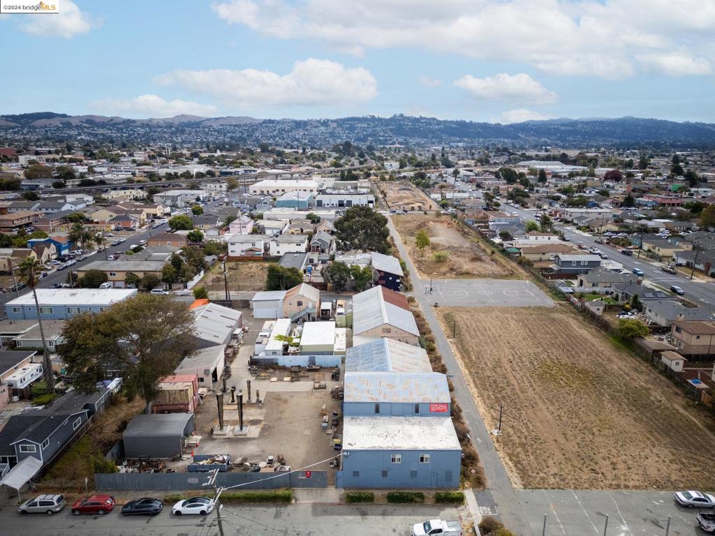 2 17th St Property Photo 21