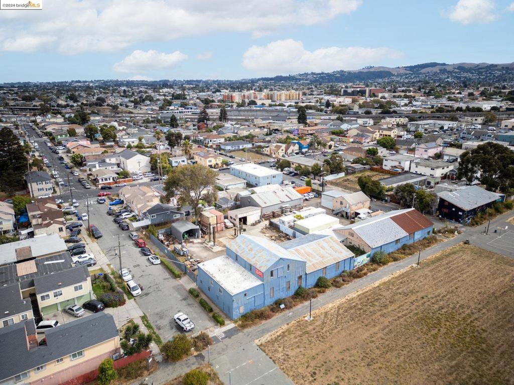 2 17th St Property Photo 22