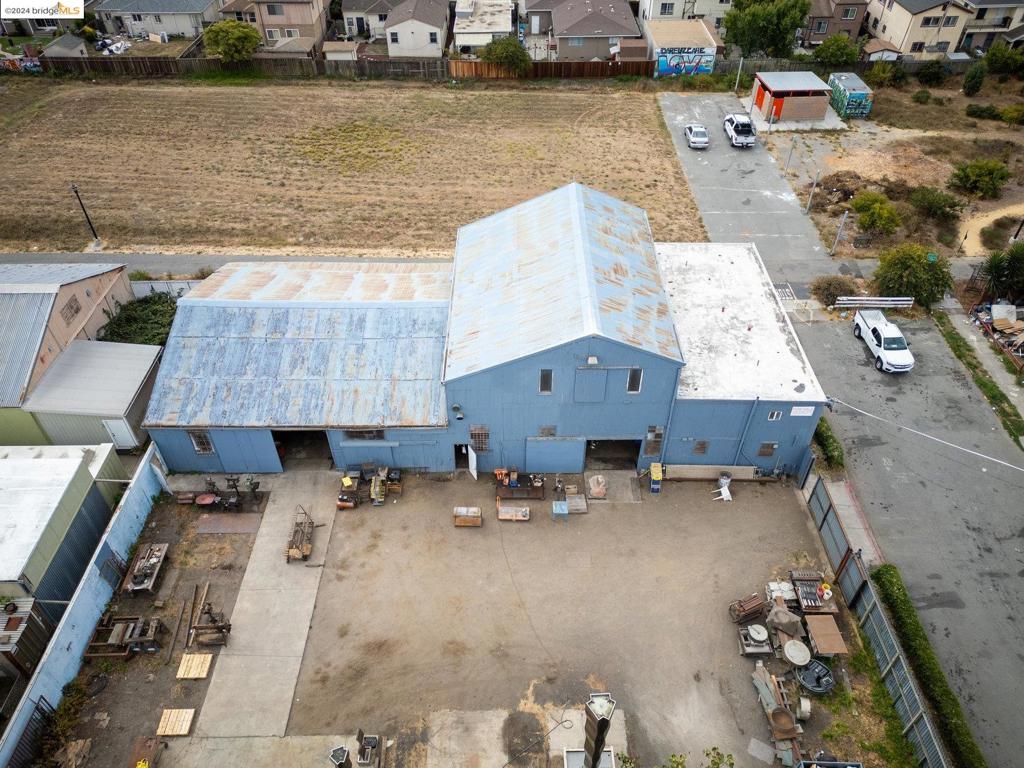 2 17th St Property Photo 25