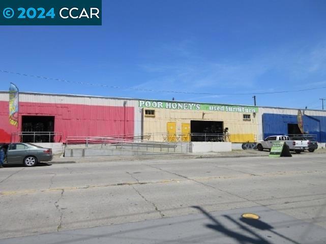 4250 E 10th St Property Photo 1