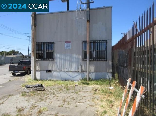 4250 E 10th St Property Photo 15