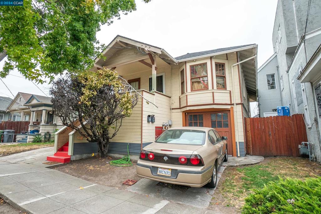1604 Derby St Property Photo