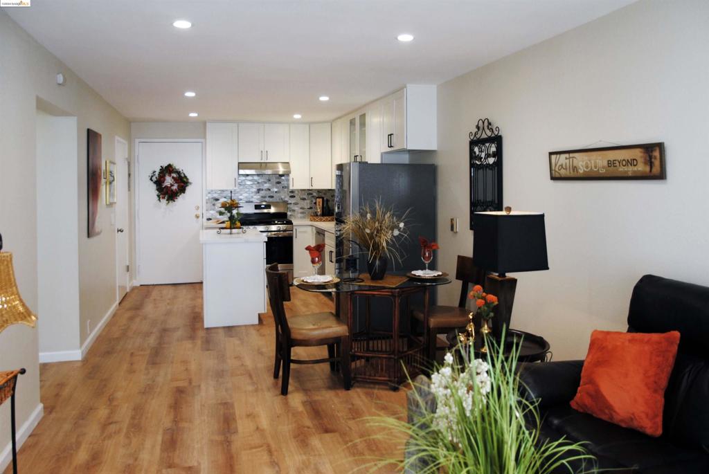 625 Madison St 107 Property Photo 3