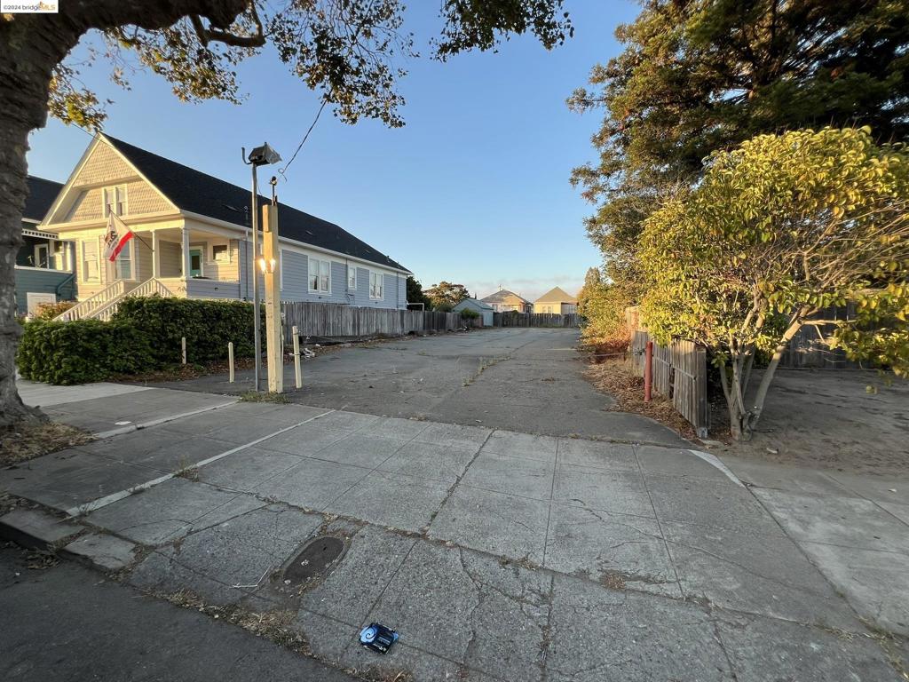 2063 Lincoln Ave Property Photo