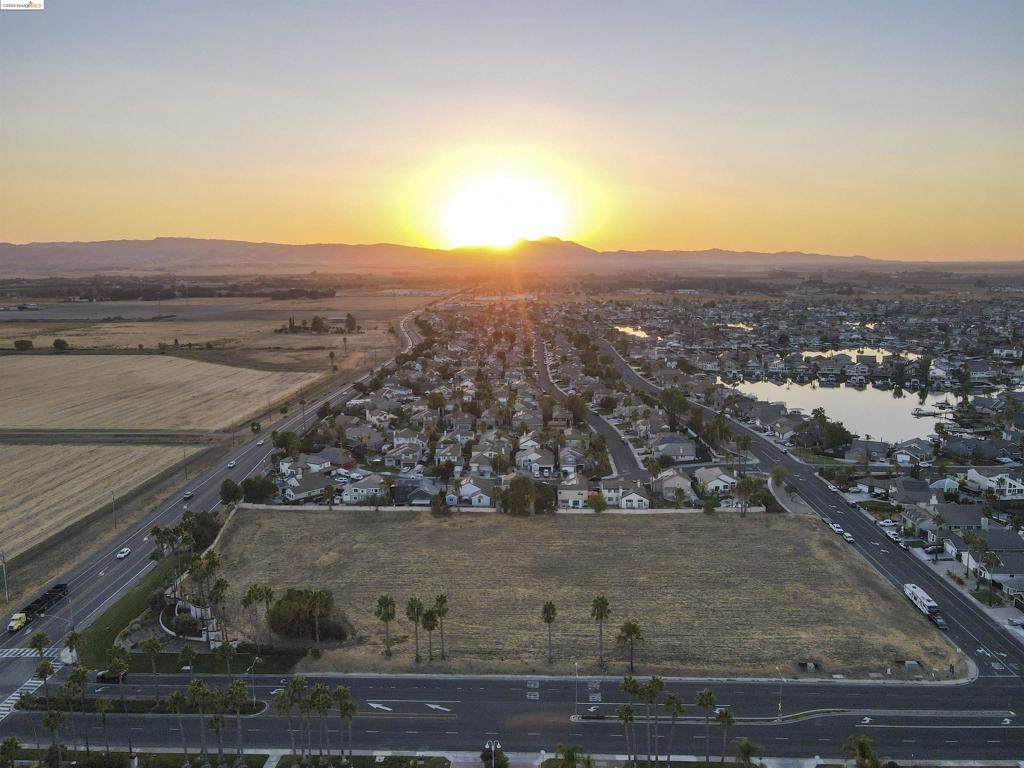 Discovery Bay Blvd Property Photo