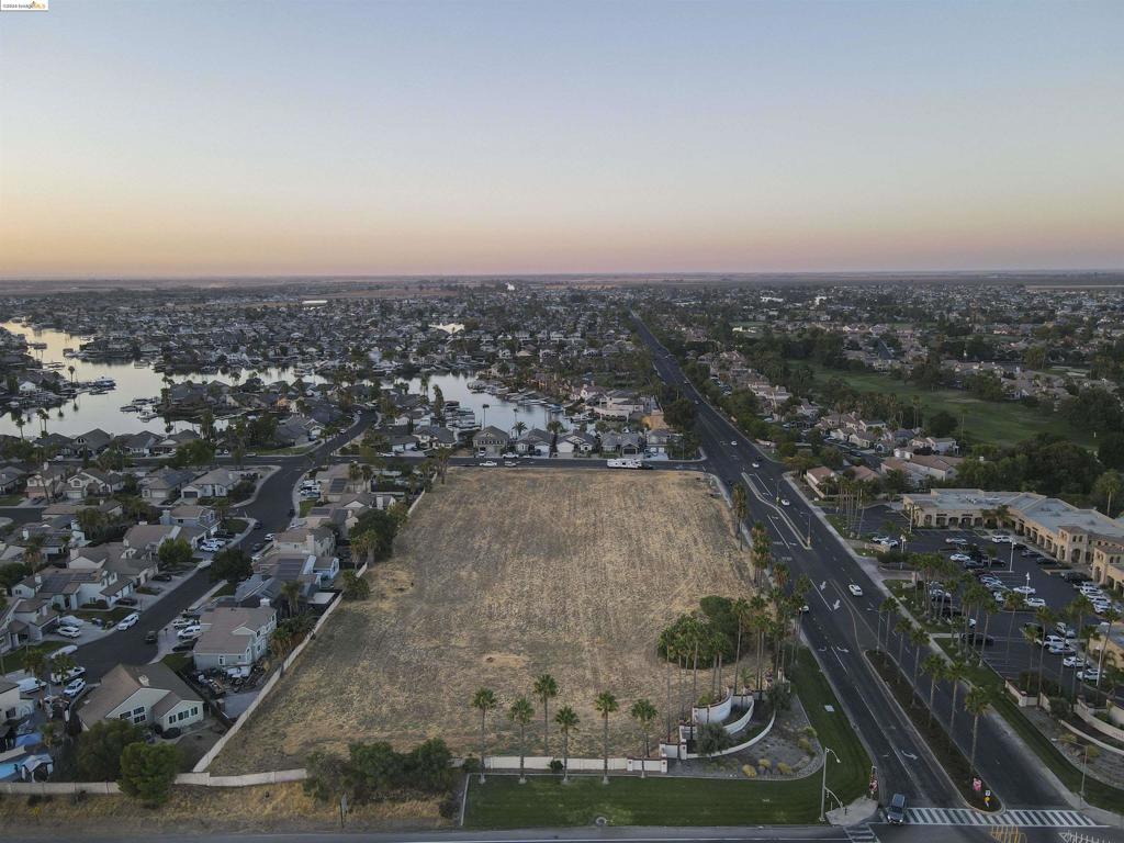 Discovery Bay Blvd Property Photo 3