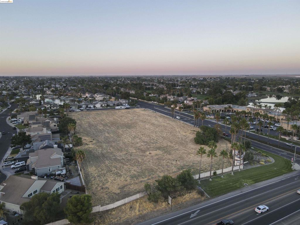 Discovery Bay Blvd Property Photo 4