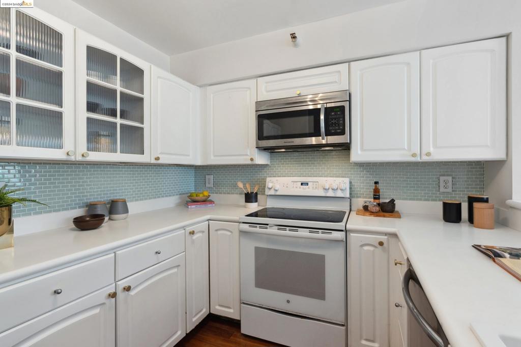 1207 Melville Sq 212 Property Photo 5