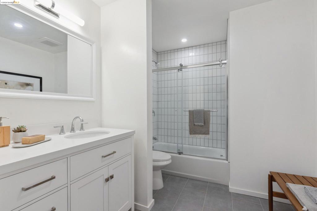 1207 Melville Sq 212 Property Photo 18