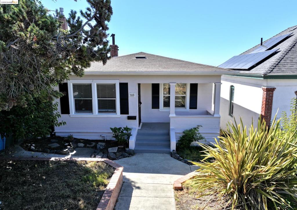 309 Trinity St Property Photo 2