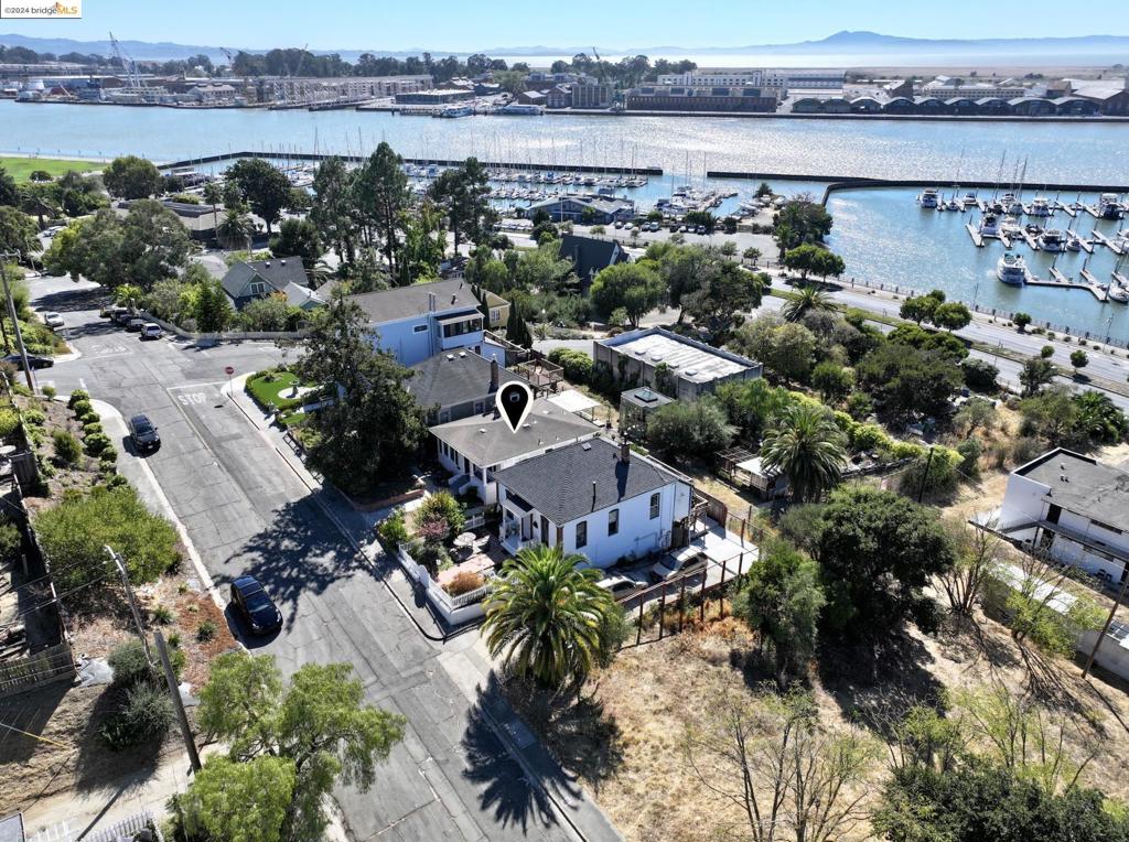 309 Trinity St Property Photo 15