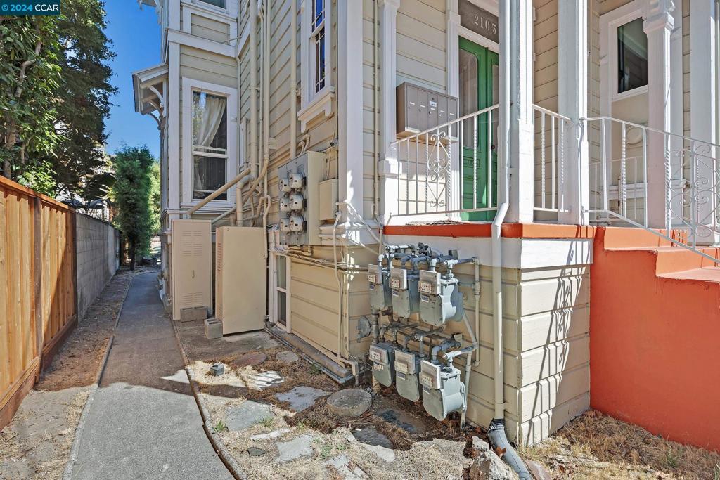 2105 Central Ave Property Photo 14