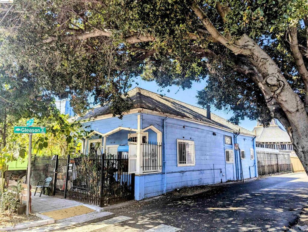 1511 17th Avenue Property Photo 3