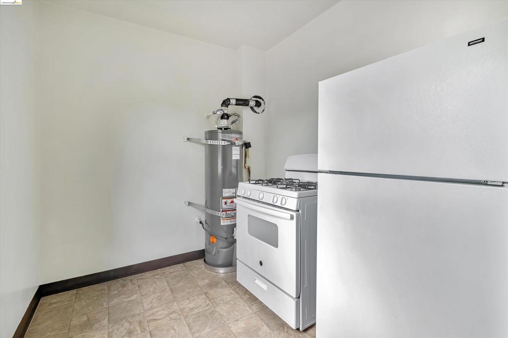 2437 Warring St Property Photo 22