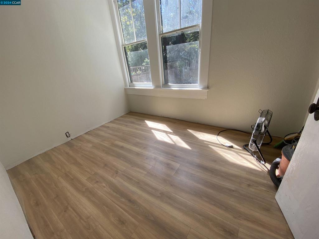 2808 Derby St Property Photo 6