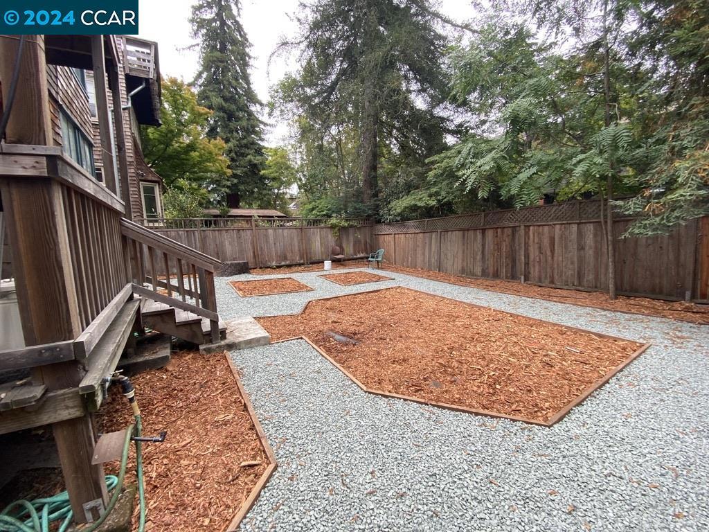 2808 Derby St Property Photo 7