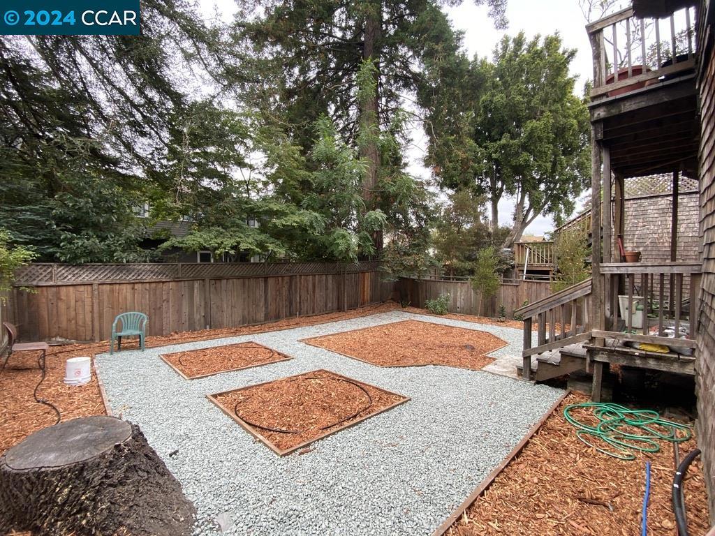 2808 Derby St Property Photo 8