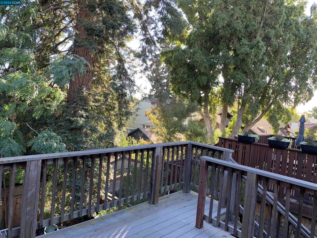 2808 Derby St Property Photo 17