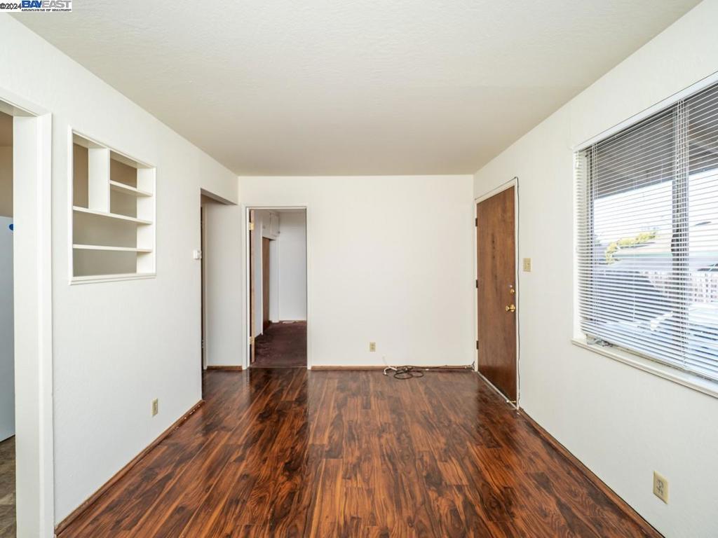 24039 Park Street Property Photo 3