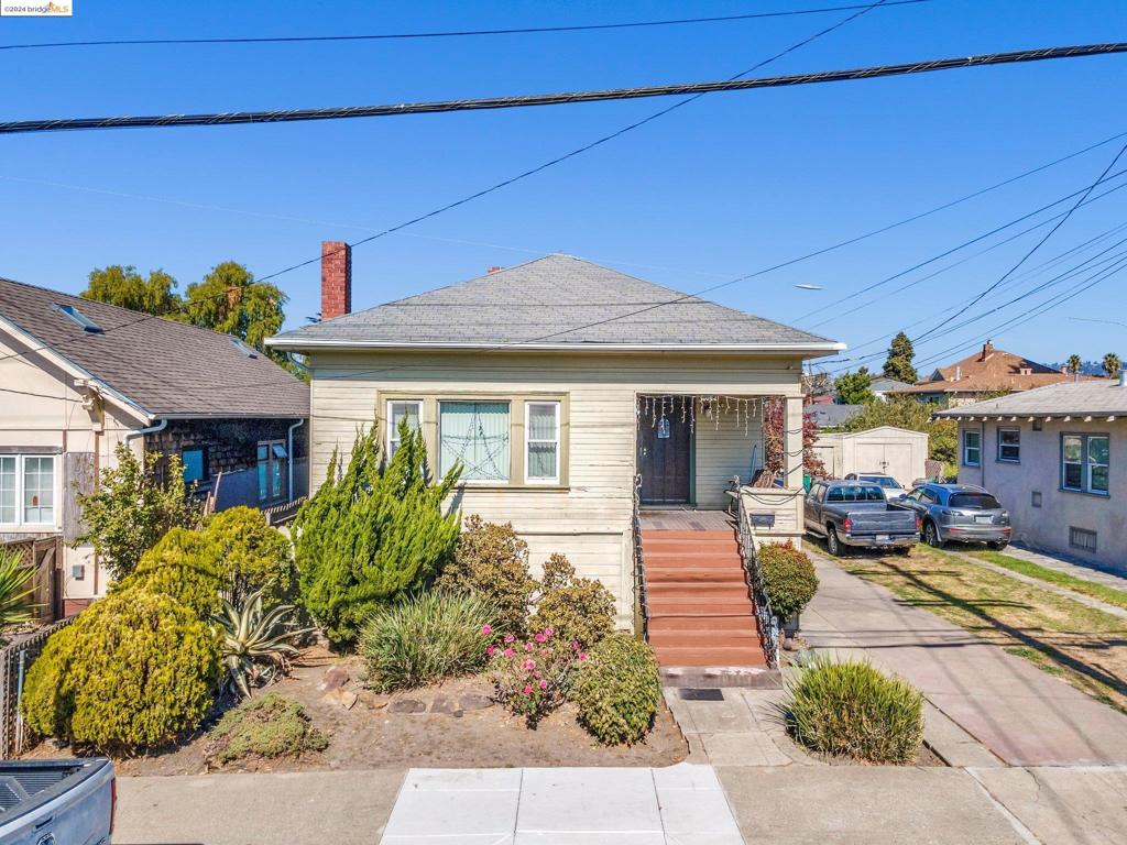 1028 61st St Property Photo 2