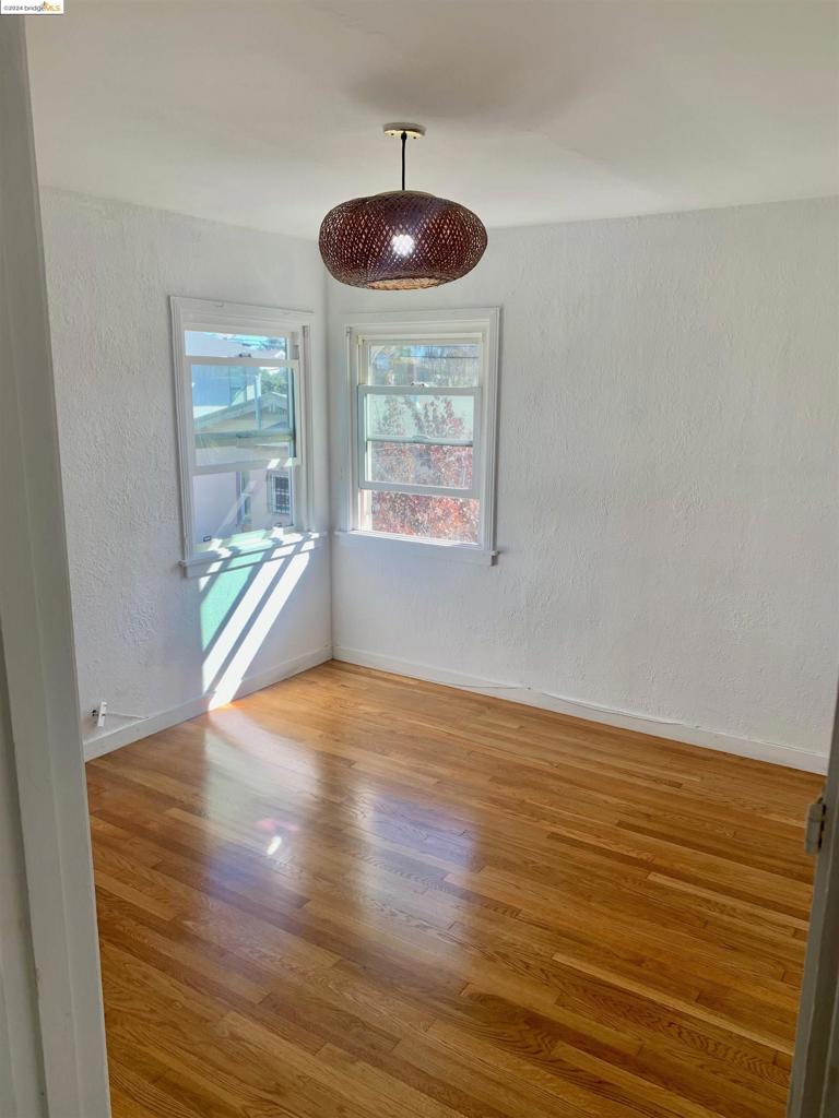 1028 61st St Property Photo 5