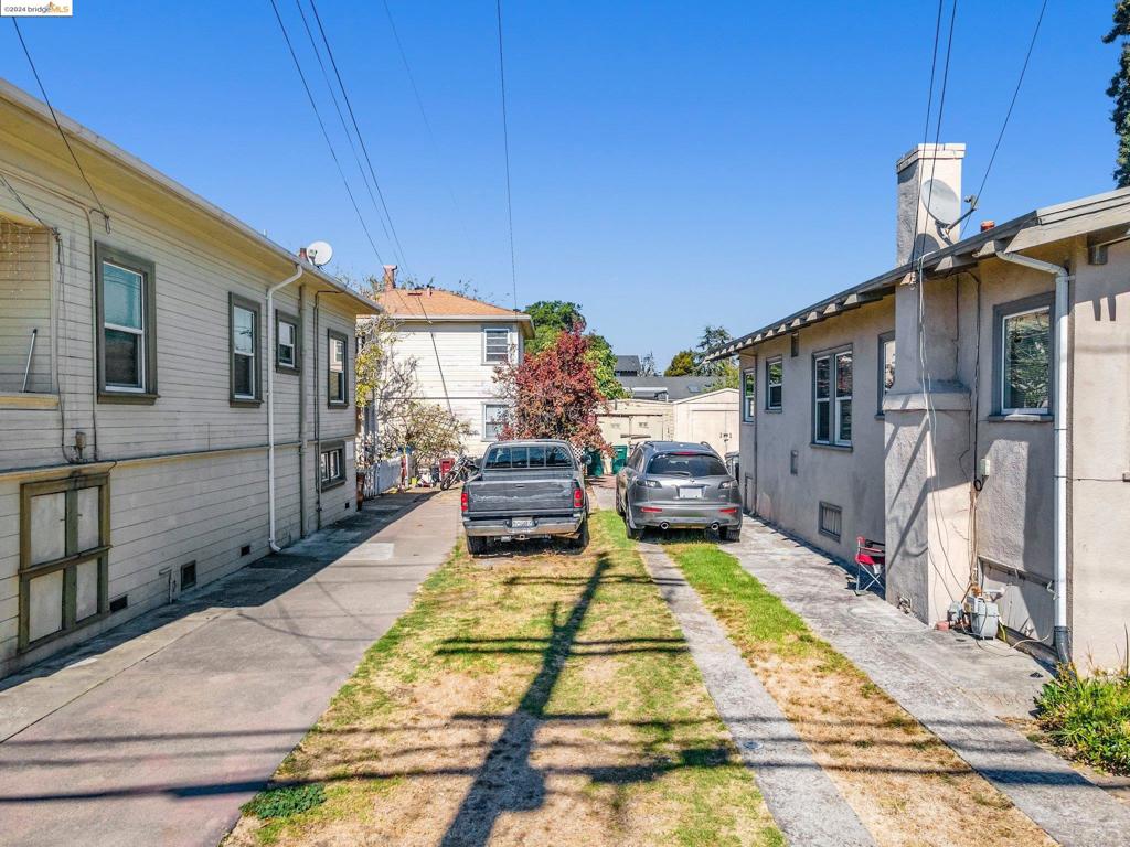 1028 61st St Property Photo 13