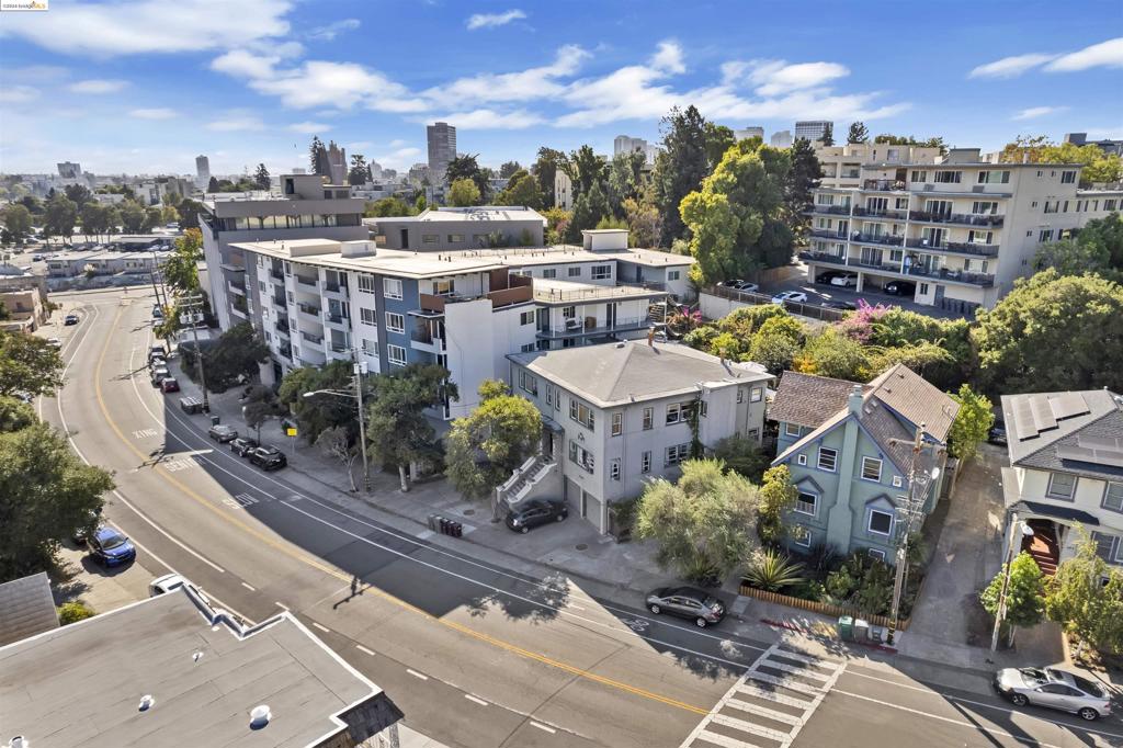 365 Santa Clara Avenue Property Photo 5