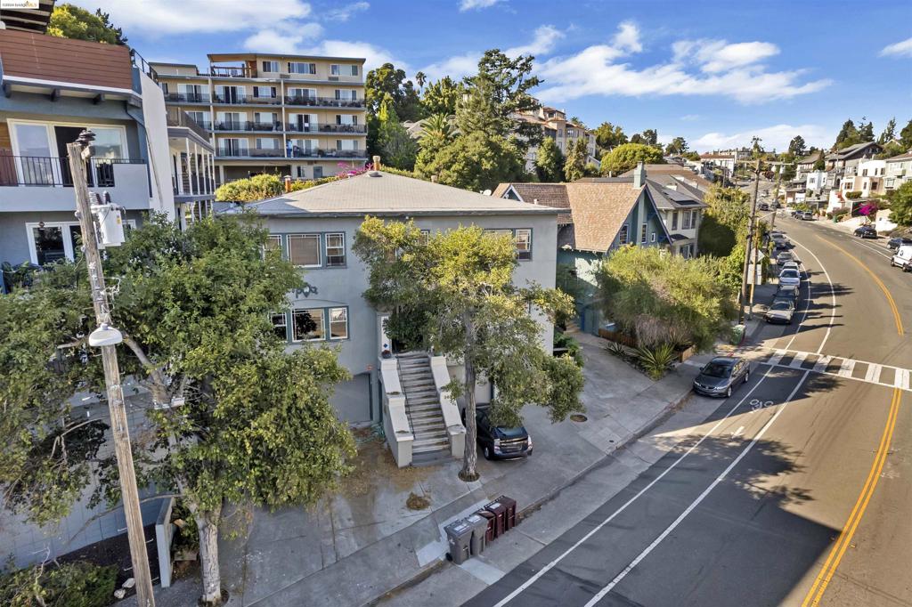 365 Santa Clara Avenue Property Photo 8