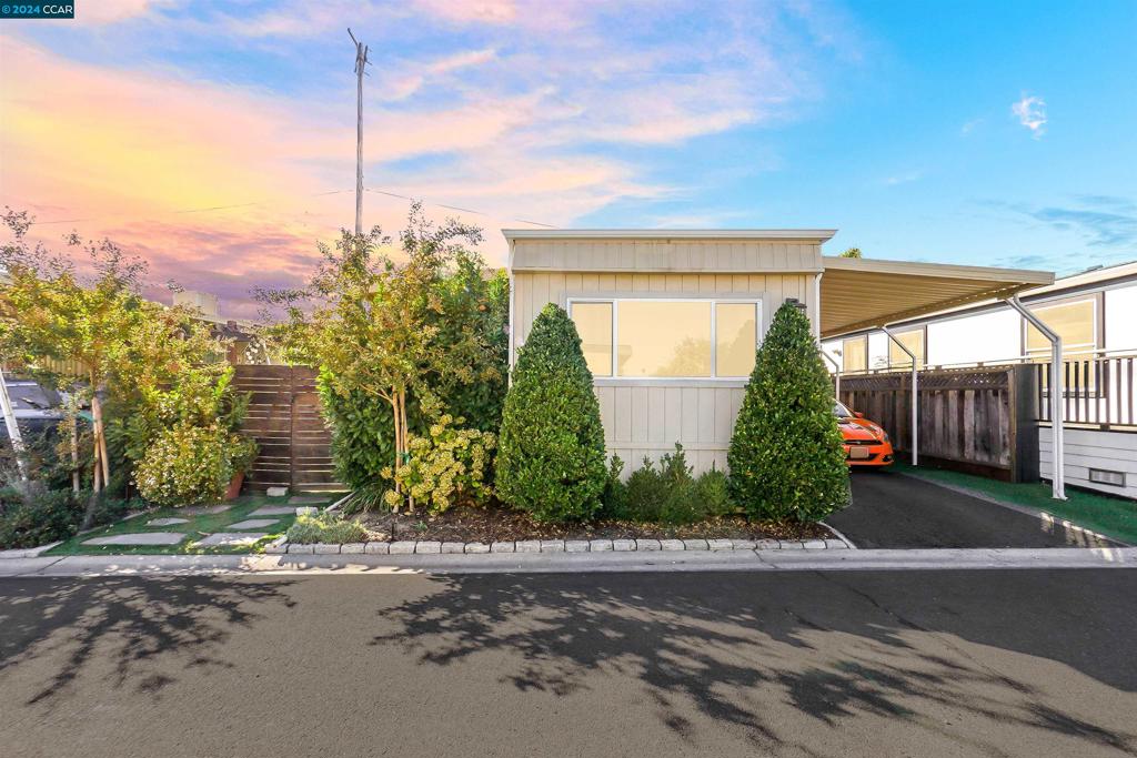 185 Suez Property Photo