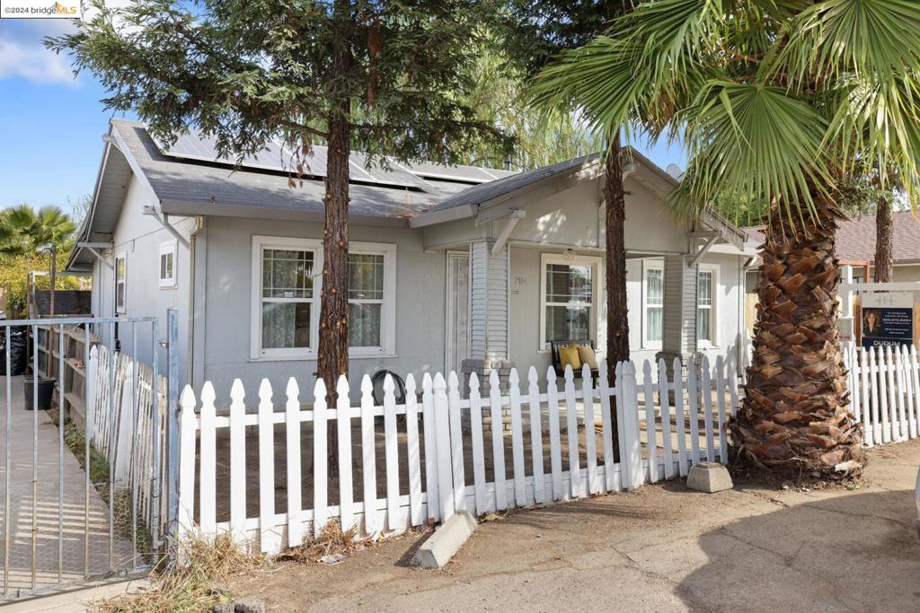 2104 Sutro Ave Property Photo