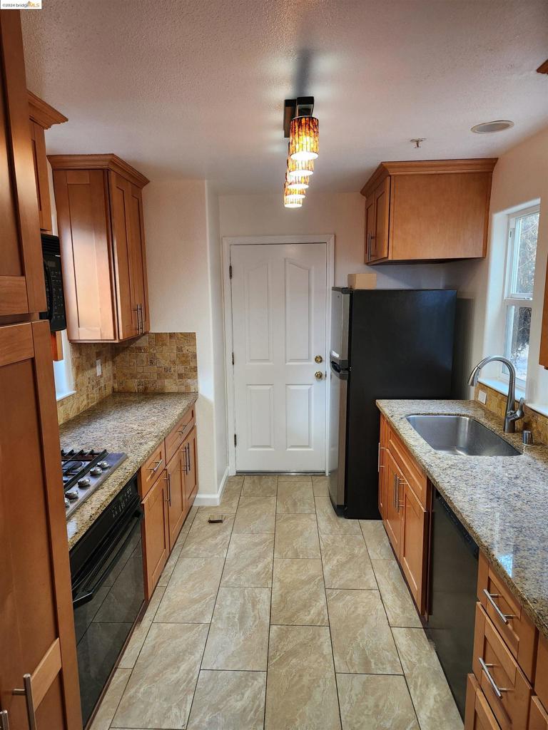 4465 View Place Property Photo 5