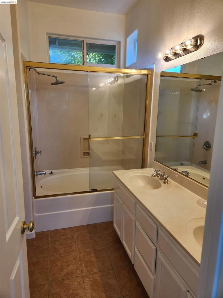 4465 View Place Property Photo 8