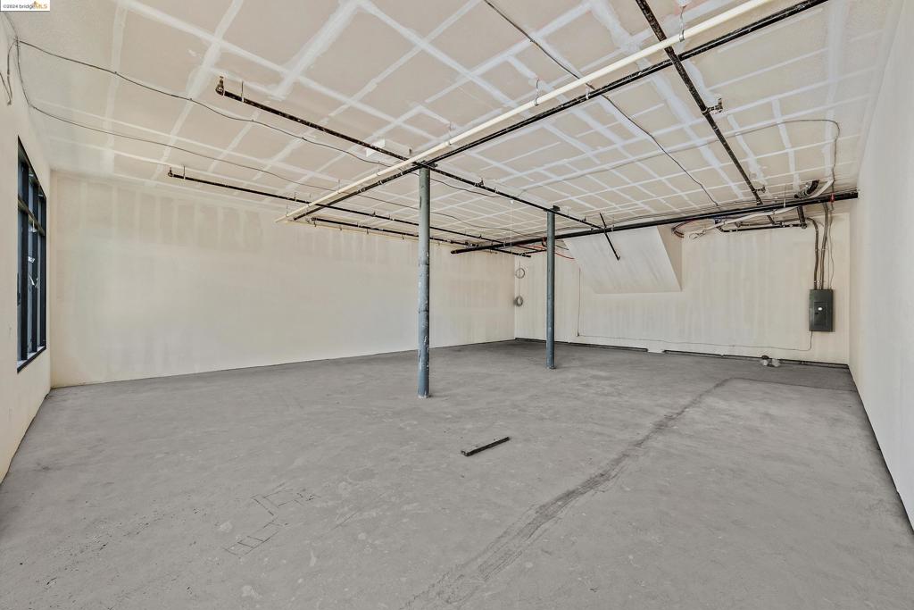 986 W Grand Ave Property Photo 1