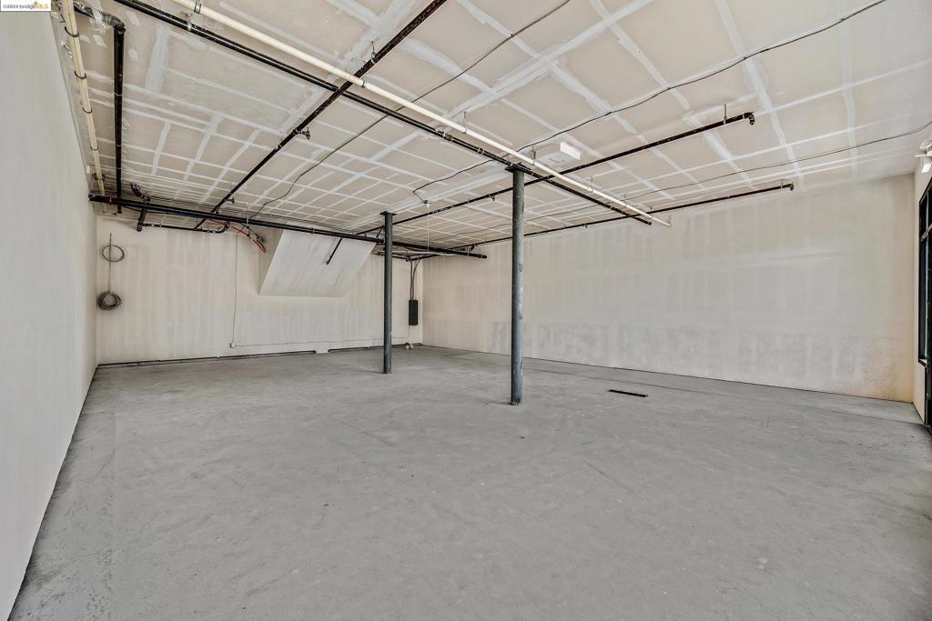 986 W Grand Ave Property Photo 3