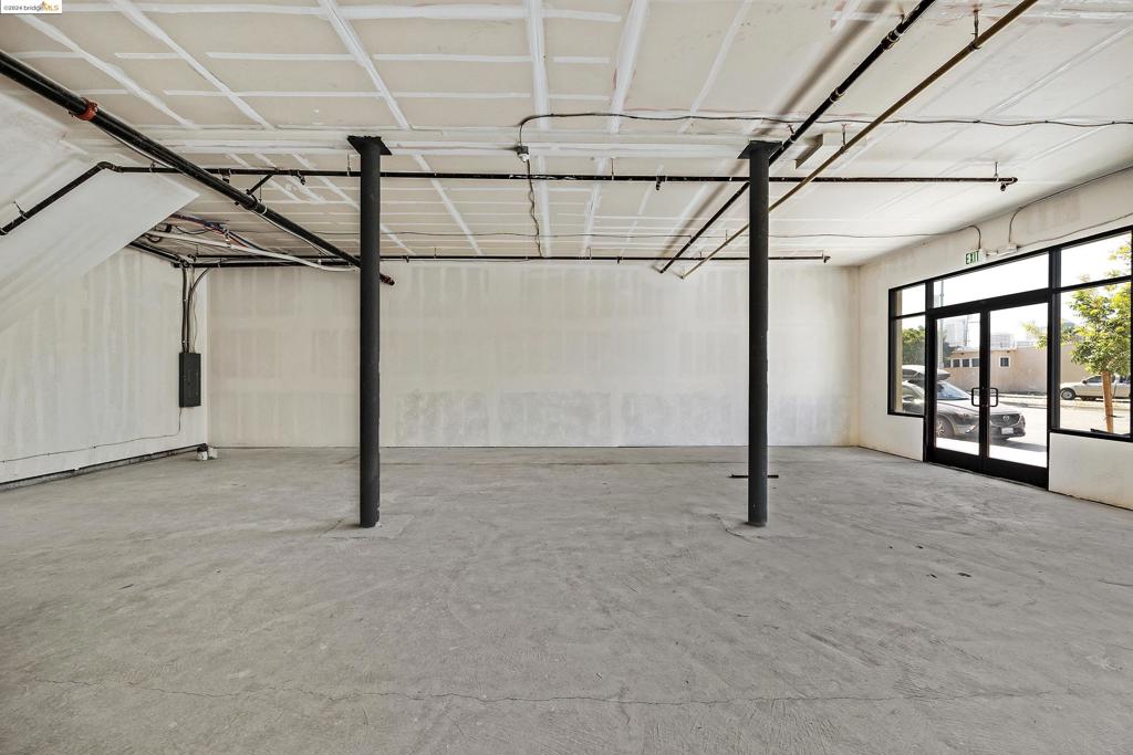 986 W Grand Ave Property Photo 4