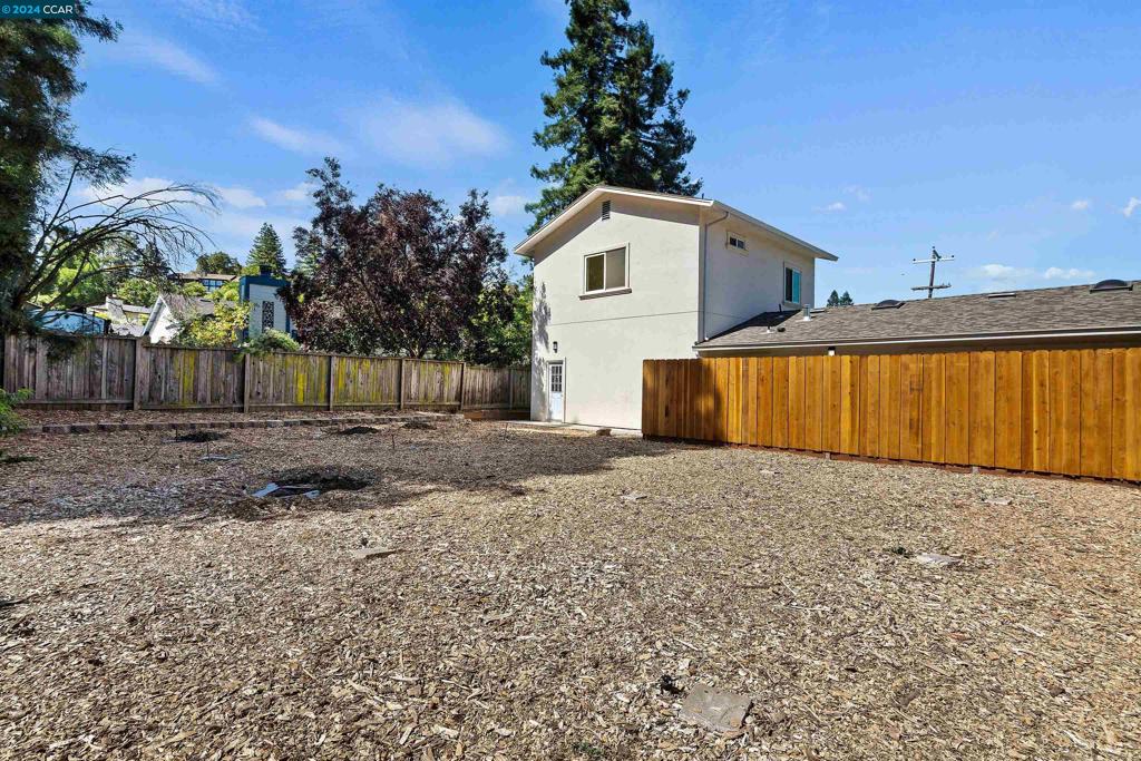 1006 Court Ln Property Photo 35