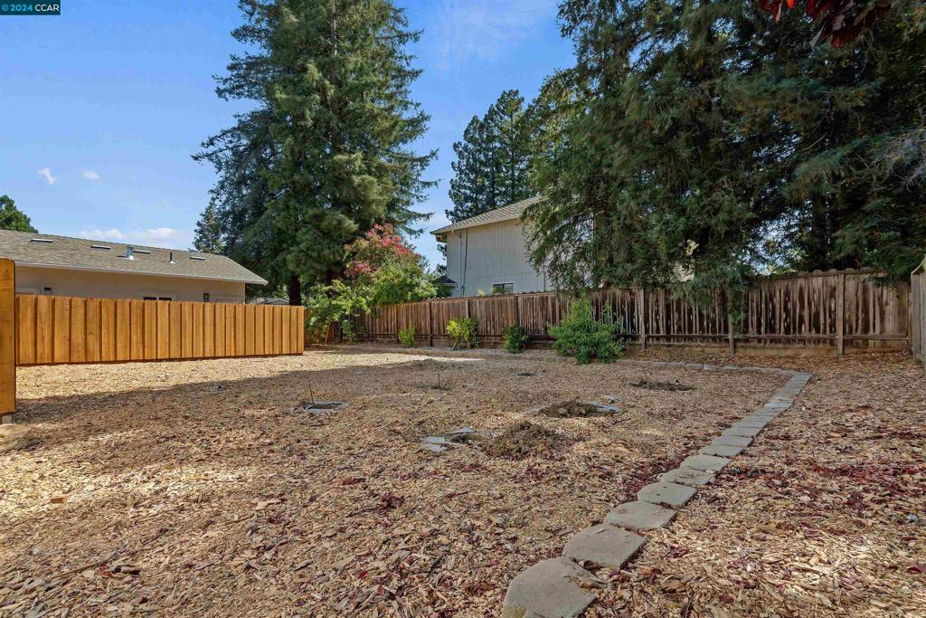 1006 Court Ln Property Photo 36