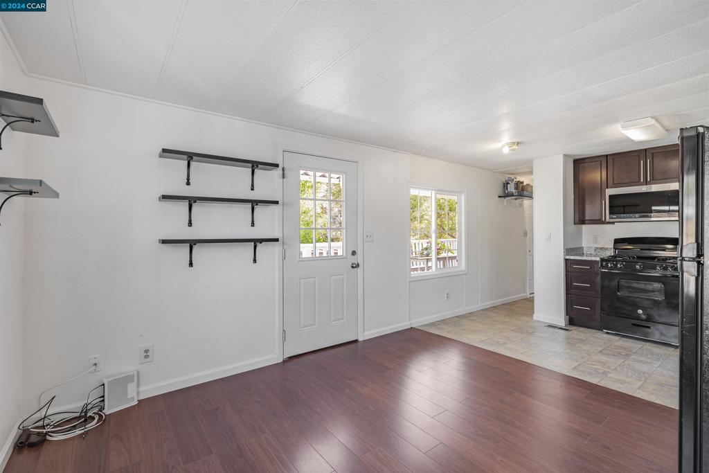 4556 Appian Way Property Photo 8