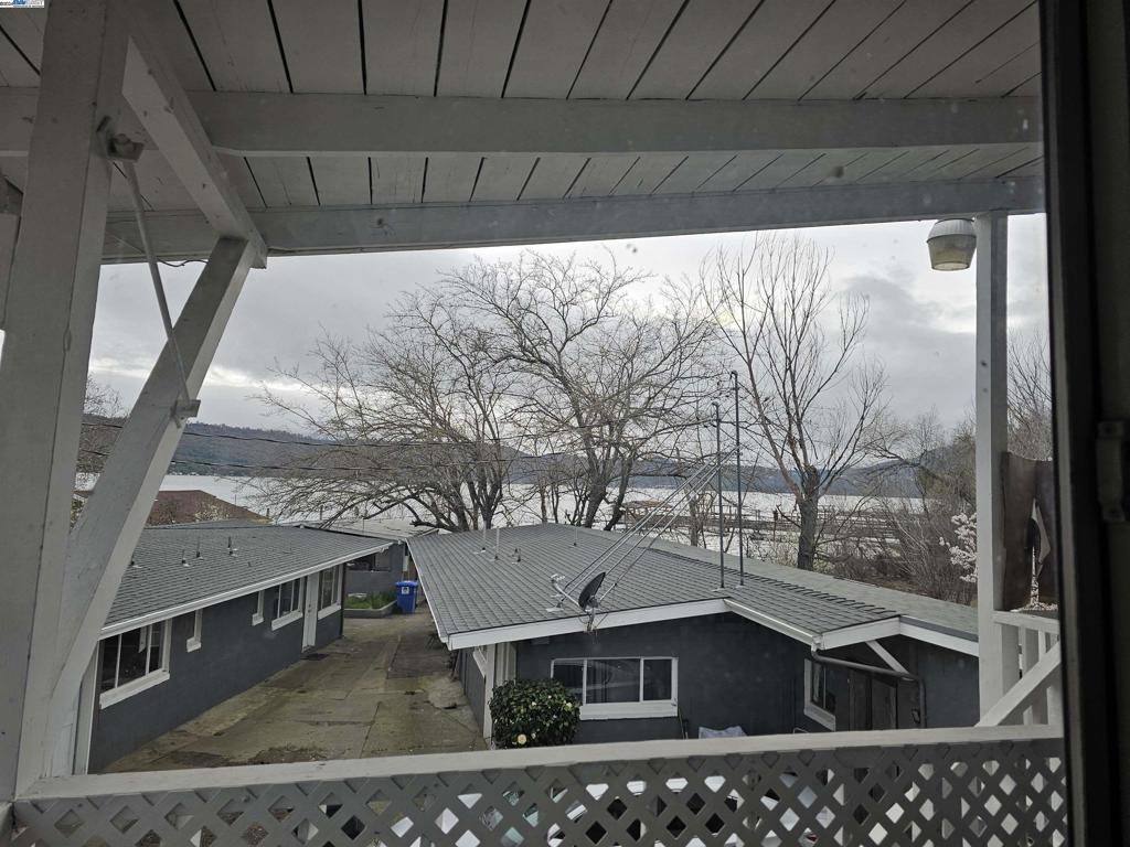 13955 Lakeshore Dr Property Photo 9