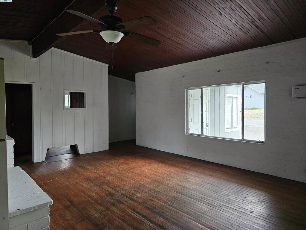 13955 Lakeshore Dr Property Photo 14