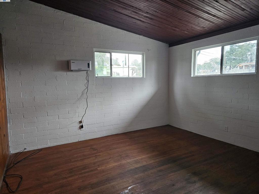 13955 Lakeshore Dr Property Photo 25