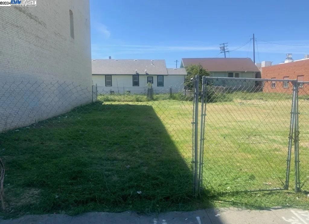 331 S San Joaquin St. Property Photo 2
