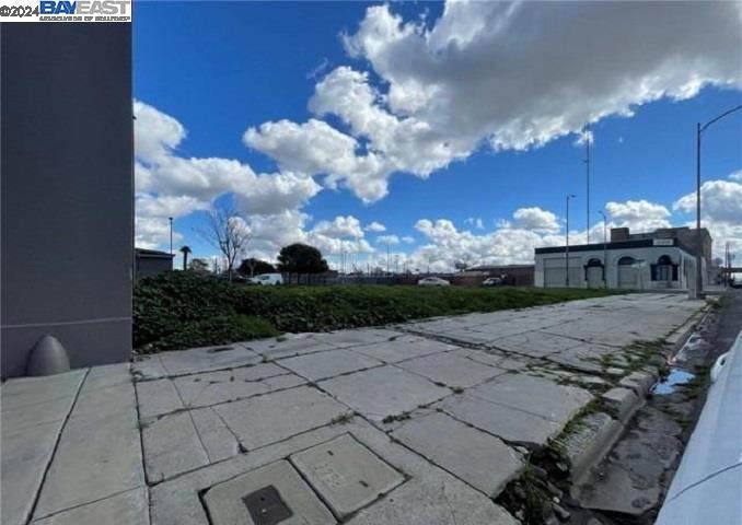 909 E Main St. Property Photo 3