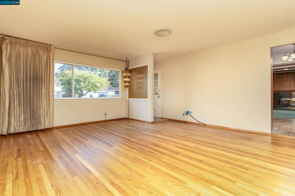 2315 Hoytt Ct Property Photo 4