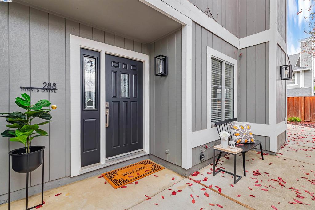288 Mavis Dr Property Photo 1